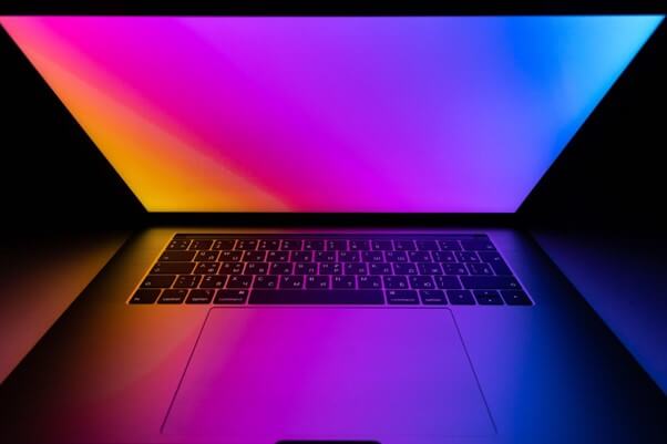 Autonomie, design, puissance : pourquoi le Macbook Pro M2 séduit les pros